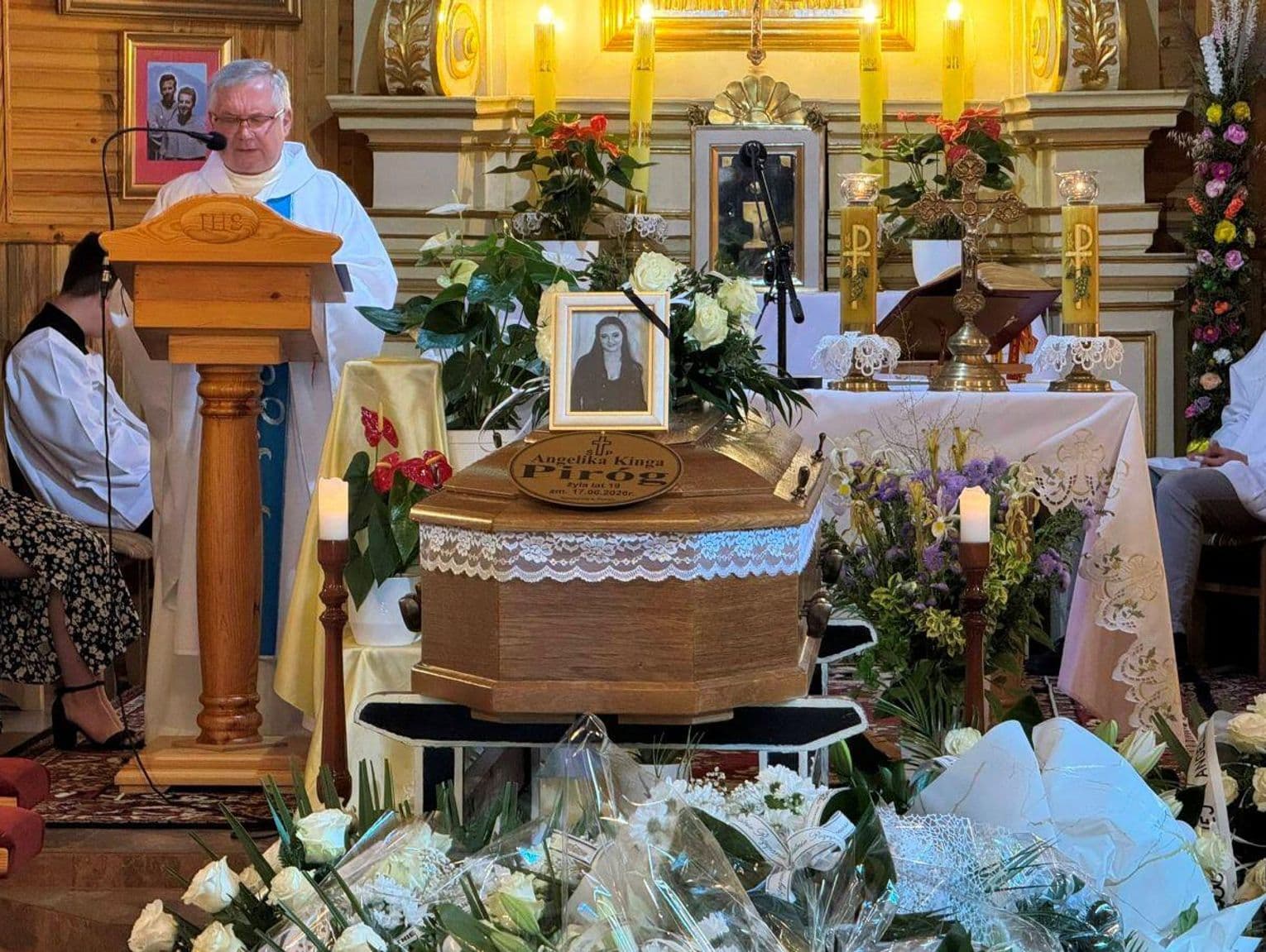 📍 Newsy z Regionu Śniatycze pożegnały Angelikę Piróg. 19-latka przegrała walkę z rakiem 9 godz. temu Źródło: Kronika Tygodnia Hrub