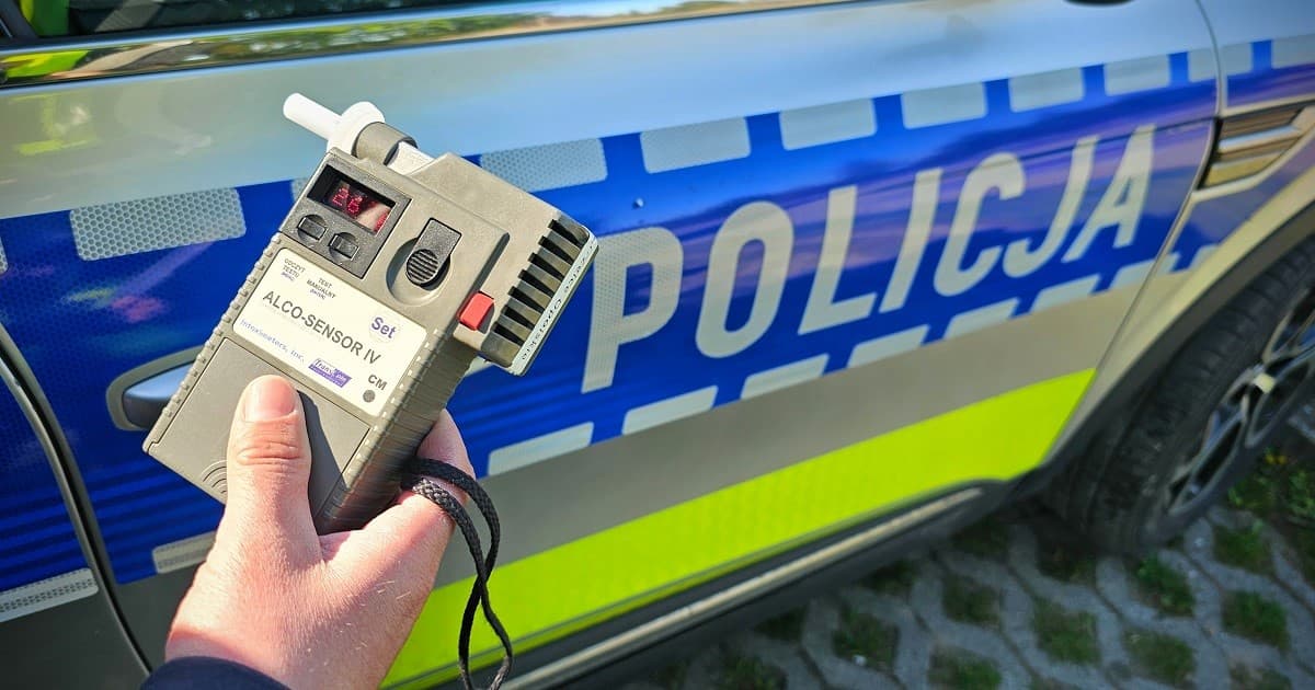 Jechał po bułki po alkoholu. Wpadł w ręce policji