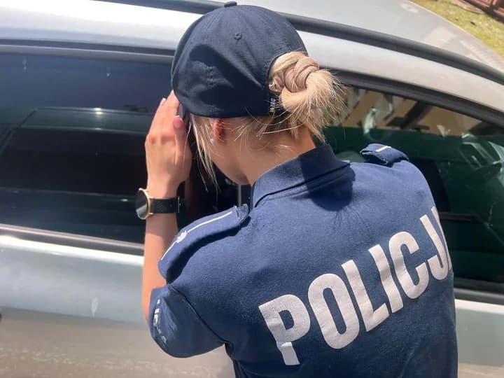 Sekundy od tragedii - policja z Suwałk ostrzega przed rozgrzanym autem
