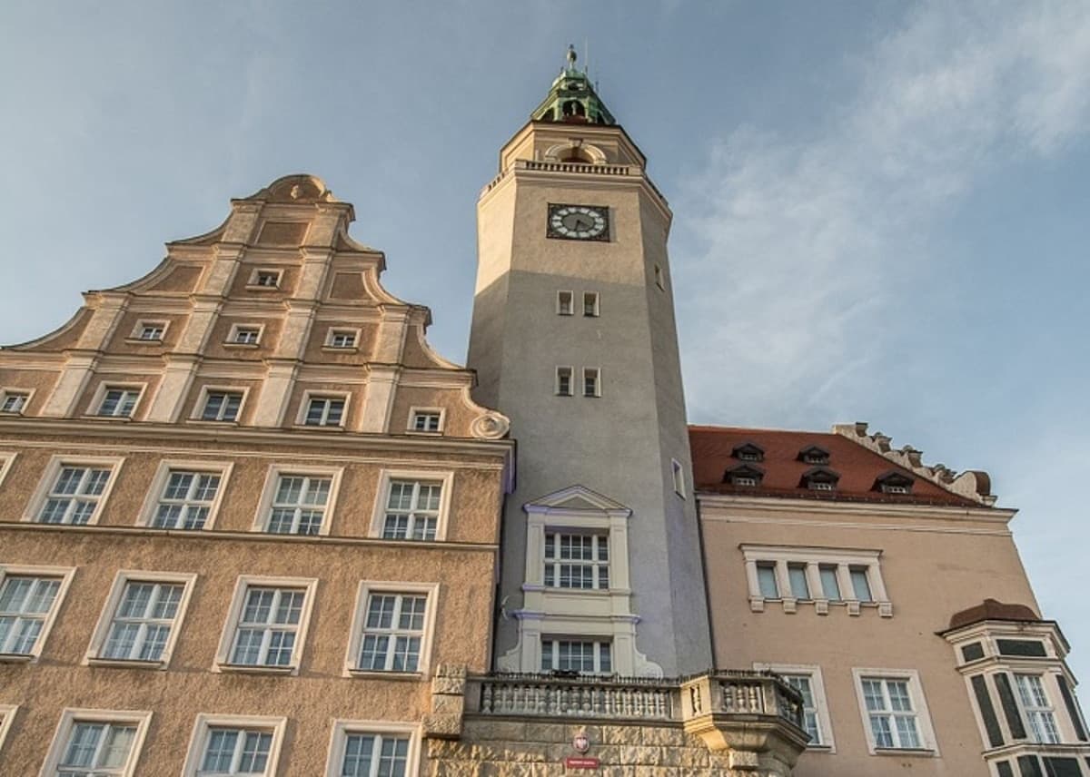 Setki urzędników dostaną podwyżki. Władze Olsztyna podają konkretne kwoty