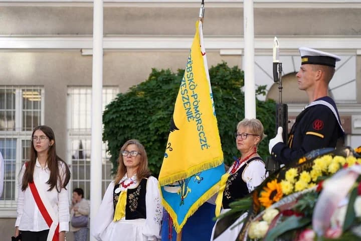 Marynarka stanęła przy Abrahamie – Gdynia przypomniała o swoich kaszubskich korzeniach
