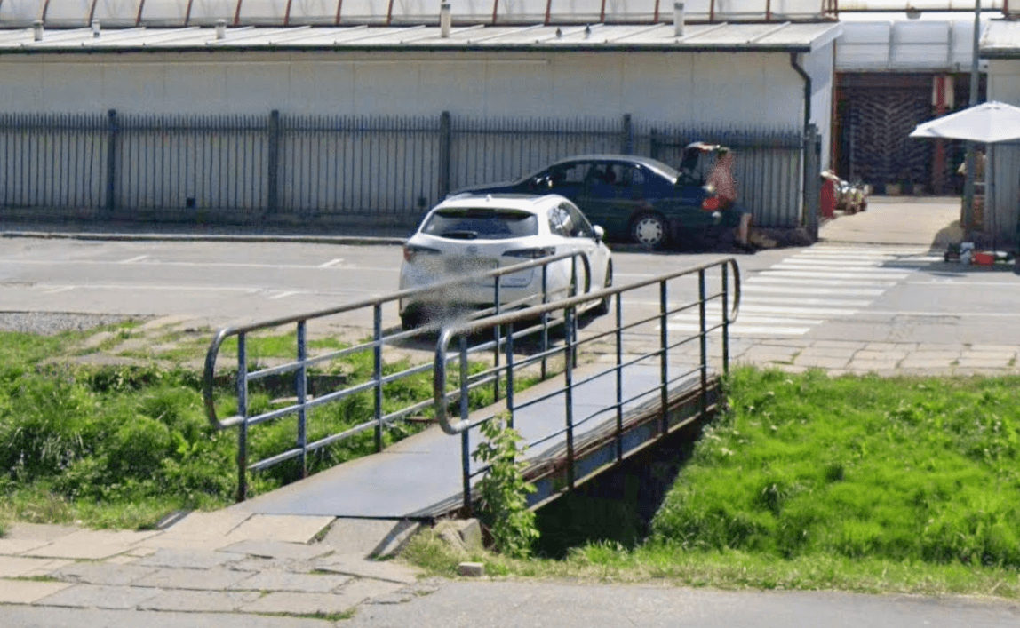 Mieszkańcy alarmują o kładkach. Radny interweniuje, padła odpowiedź z urzędu
