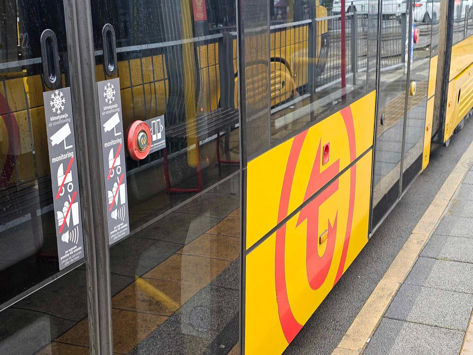 Zaatakował i złamał nogę motorniczej na Dworcu Centralnym w Warszawie. Sąd wydał wyrok
