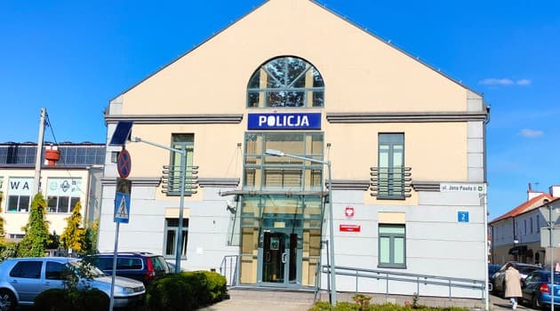 BłonieBłonie. Zatrzymany z sądowym zakazem Kolejny kierowca został przyłapany na kierowaniu pojazdu mimo ważnego sądowego zakazu. Do zatrzymania doszło w Błoniu.