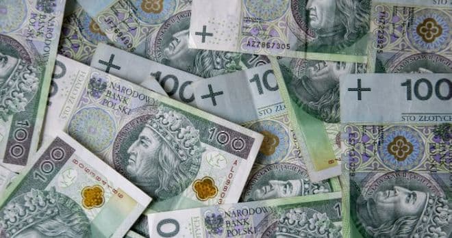 76-latka straciła 15 tysięcy złotych. Policja ostrzega przed fałszywymi doradcami finansowymi
