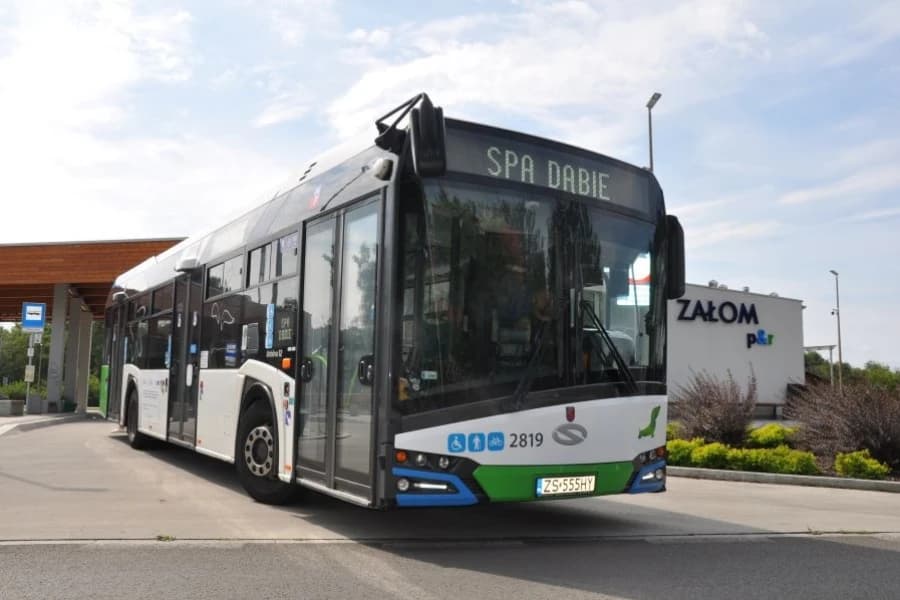 Komunikacja miejska w czasie upałów. Jak działa klimatyzacja w autobusach i tramwajach?