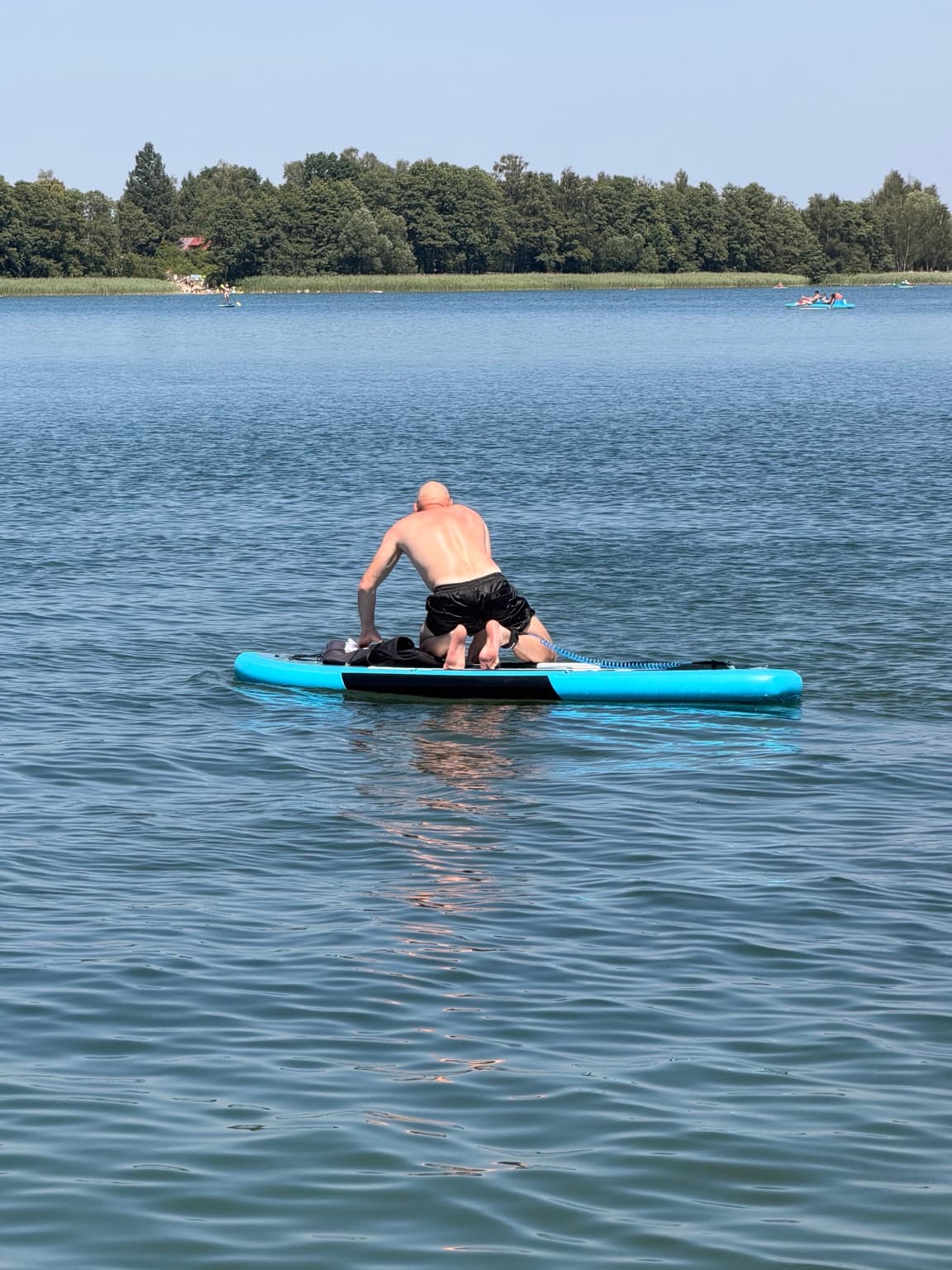 Wakacje, kajakarz i telefon. Co wydarzyło się nad jeziorem?