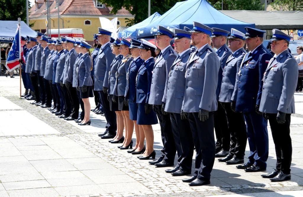 Święto Policji w Giżycku. Odznaczenia, awanse i podziękowania dla funkcjonariuszy
