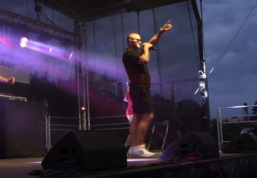 Piknikowa Izbica – gwiazdą wieczory był zespół Piękni i Młodzi Dawid Narożny