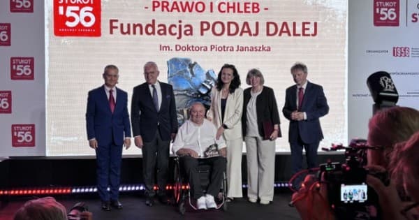 Ich codzienna praca została doceniona. Fundacja PODAJ DALEJ z prestiżową nagrodą