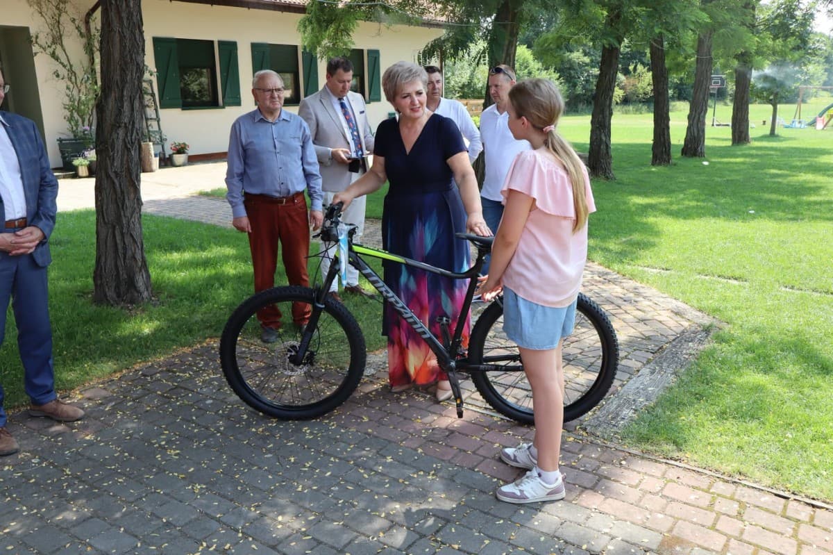 Wiaty, ładowarki i punkt naprawy. Ścieżka do Nowego Krzymowa