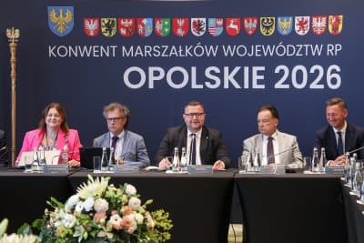 Marszałkowie o obronności i sieci kolejowej Województwo opolski gościło samorządowców na Konwencie Marszałków Województw RP. Rozmowy dotoczyły wyzwań w systemie ochrony zdrowia, wielkich projektów infrastrukturalnych oraz…