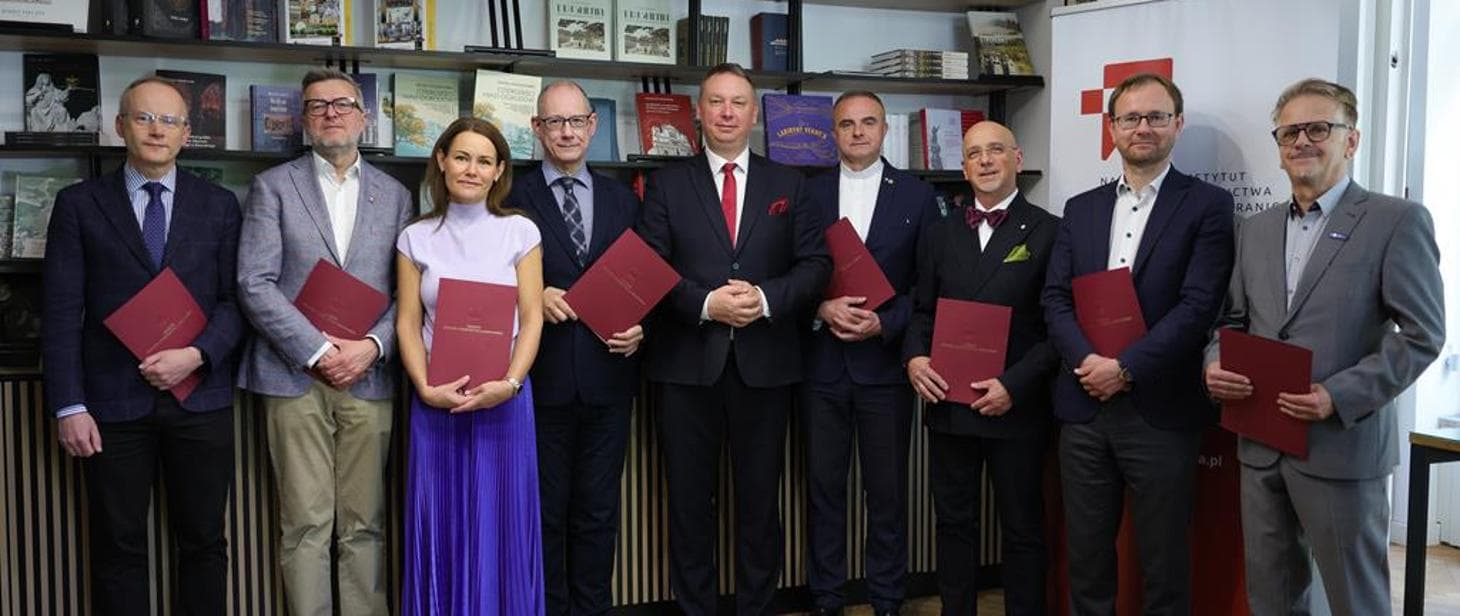 Jan Wiktor Sienkiewicz w Radzie Programowej „Poloniki” i z kolejnym międzynarodowym sukcesem kuratorskim