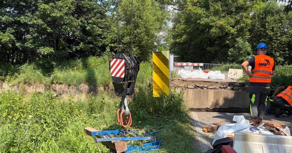 Prokuratura wszczęła śledztwo po zawaleniu mostu w Dębowcu