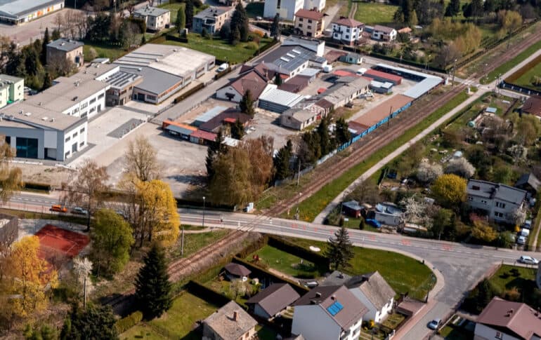 Miliony na ścieżkę pieszo-rowerową. Będzie oświetlenie, ławki i nowe drzewa