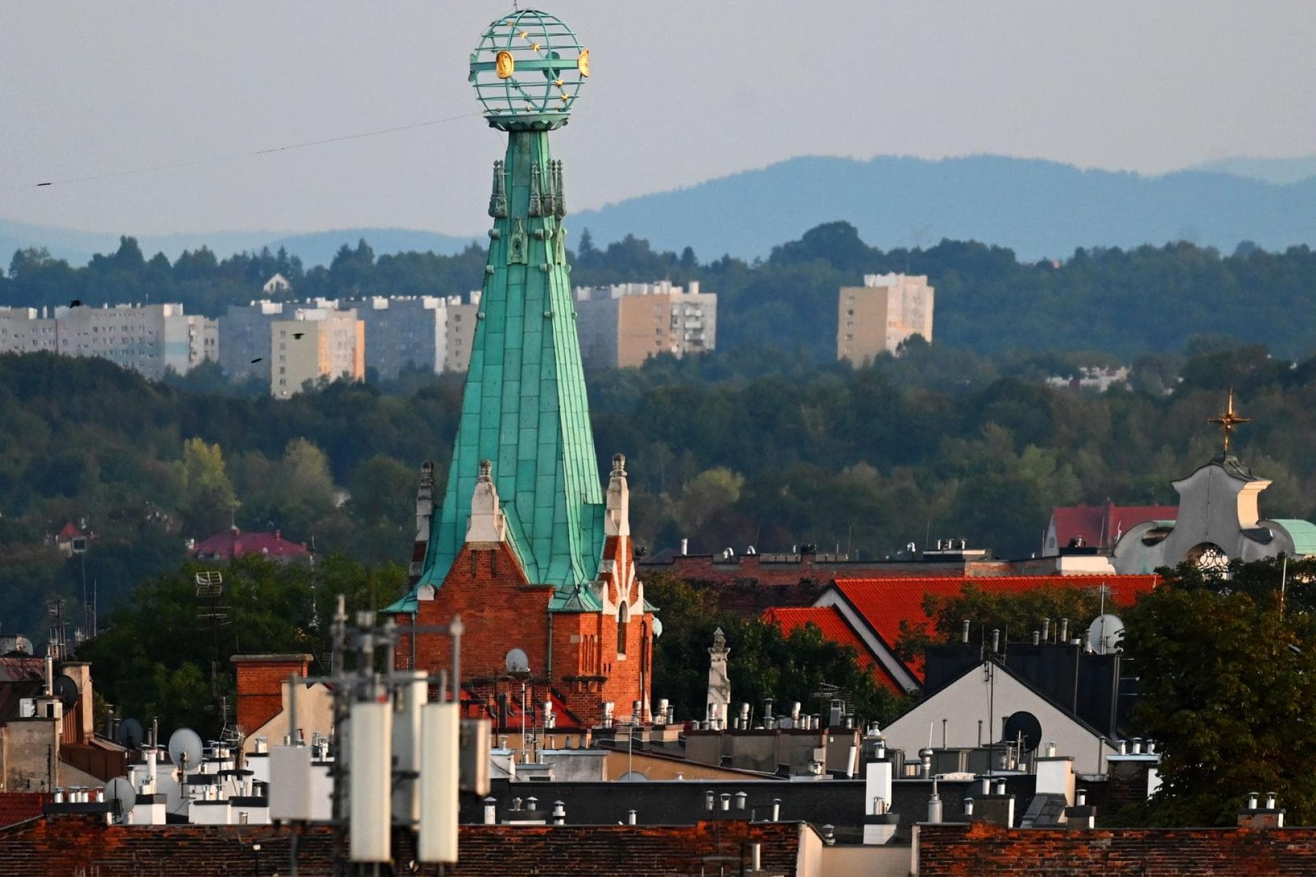 Nie ma wyborów, ale kampania w Krakowie już trwa. Jak politycy omijają przepisy?