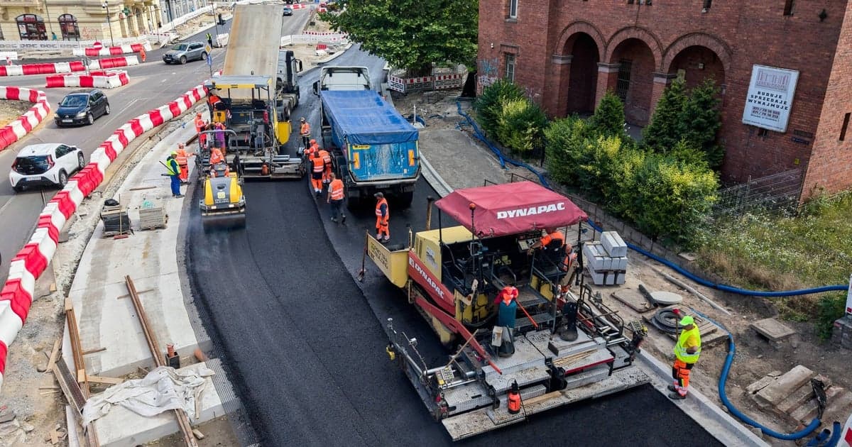 Asfaltują drogi na Drobnera i Dubois. Niedługo nimi pojedziemy artykuł z galerią zdjęć