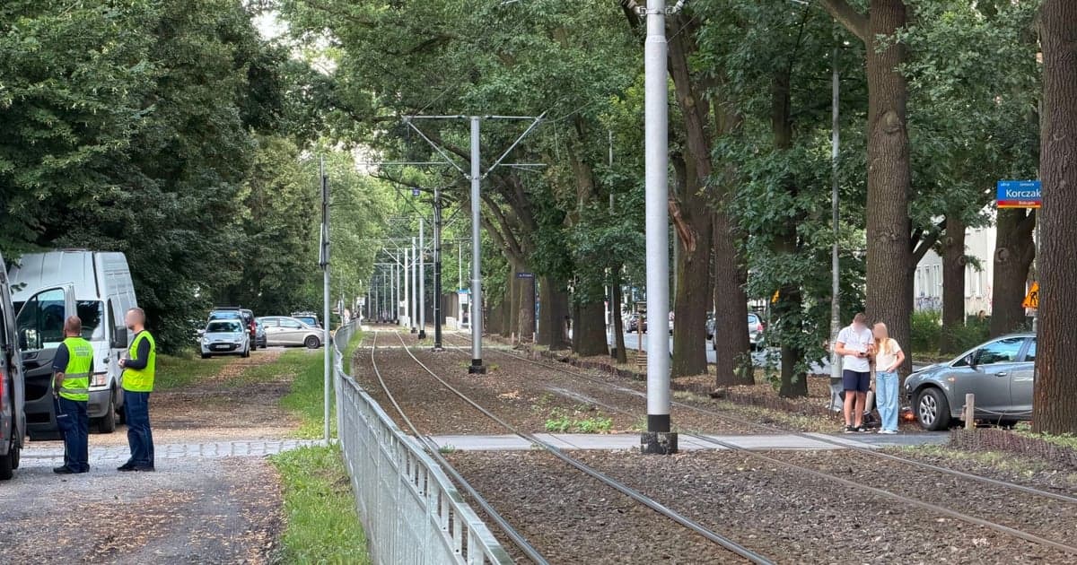 Kolizja na Olszewskiego. Tramwaje wracają na trasy | AKTUALIZACJA
