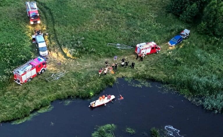 Wędkarz znalazł rower i koszulkę nad rzeką. Ruszyła wielka akcja poszukiwawcza
